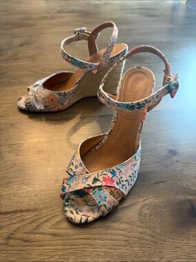 Raphaella Booz Women's 8 Floral 4" Wedge Shoes